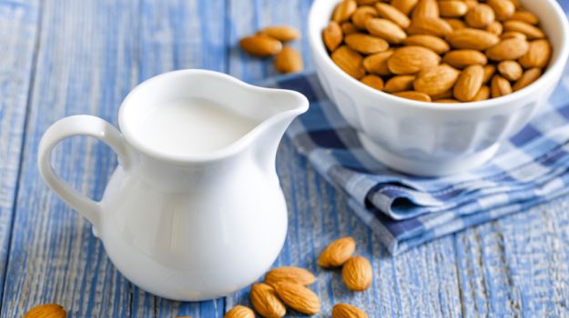almond-milk-625_625x350_61463660873