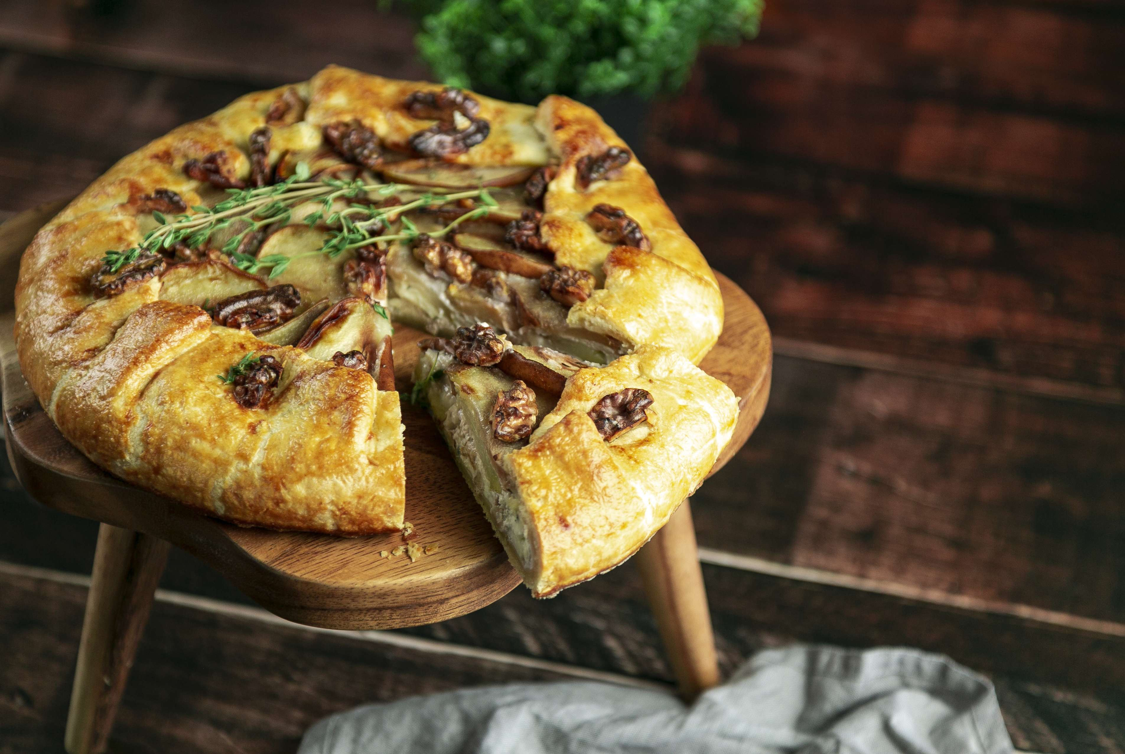 Zelta Rieksts_galete ar bumbieriem un zilo sieru_sāļais pīrāgs_valrieksti